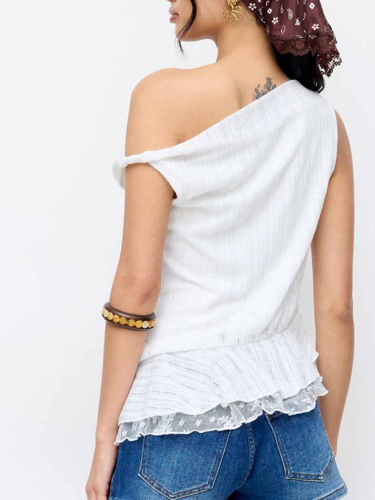 Top Musculoso Texturizado Cuello Asimétrico Encaje Volante