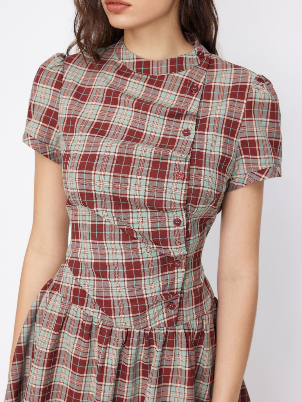 Vestido Mini a Cuello Mandarín a Cuadros con Botones Laterales